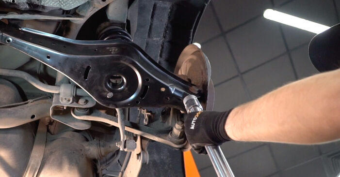 Cómo reemplazar Muelles de Suspensión en un VW Jetta Mk5 (1K) 1.9 TDI 2006 - manuales paso a paso y guías en video