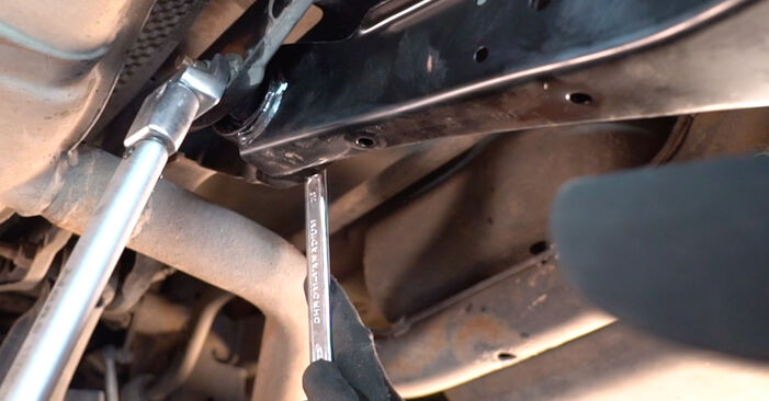 Ersetzen Sie Querlenker am VW Beetle Cabrio 2012 1.2 TSI selbst