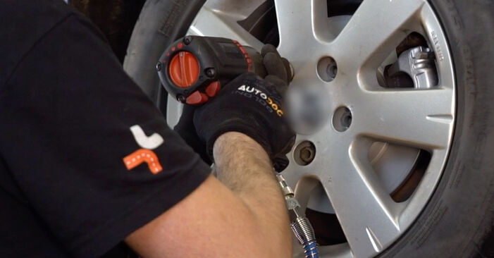 Come cambiare Braccetti oscillanti anteriori e posteriori su VW Beetle Cabrio 1.2 TSI 2011 - manuali PDF e video gratuiti