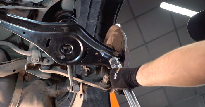 Querlenker beim VW PASSAT 3.6 FSi 4motion 2012 selber erneuern - DIY-Manual
