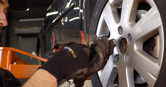VW Passat B7 Alltrack 2.0 TDI 2014 Stoßdämpfer wechseln: Gratis Reparaturanleitungen