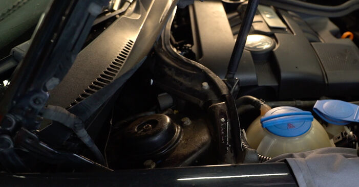 Slik bytter du VW Golf VI Cabrio (517) 1.6 TDI 2012 Fjærer selv – trinn-for-trinn veiledninger og videoer