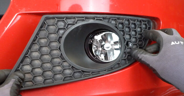Come cambiare Fari Fendinebbia su SEAT Ibiza IV Hatchback (6J5, 6P1) 2010 - suggerimenti e consigli