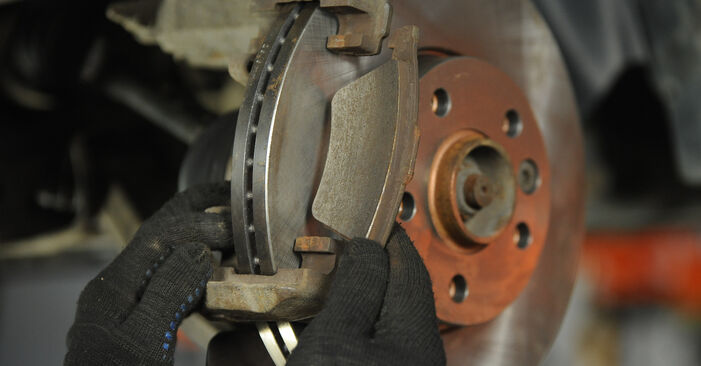VW MULTIVAN 2.0 TSI Brake Discs replacement: online guides and video tutorials