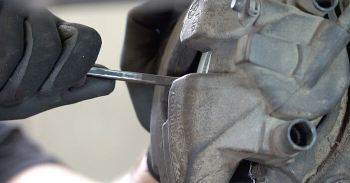 Wie lange benötigt das Auswechseln der Teile: Bremssattel beim VW T5 2011 - Detailliertes PDF-Tutorial
