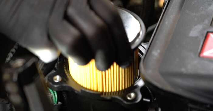 Wie schmierig ist es, selber zu reparieren: Kraftstofffilter beim Citroen Berlingo MF 1.8 i 2002 wechseln – Downloaden Sie sich Bildanleitungen