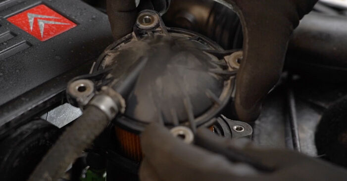 Citroen Xsara Coupe 2.0 HDI 90 2000 Kraftstofffilter wechseln: Gratis Reparaturanleitungen