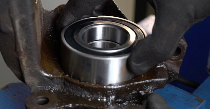 Replacing Wheel Bearing on Citroën Berlingo M 2006 1.9 D 70 by yourself