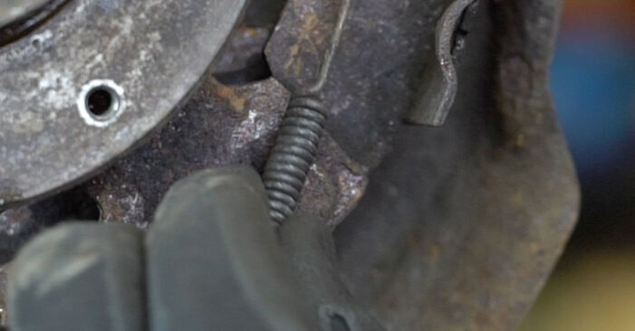 Replacing Brake Shoes on Citroen Berlingo MF 2006 2.0 HDI 90 by yourself