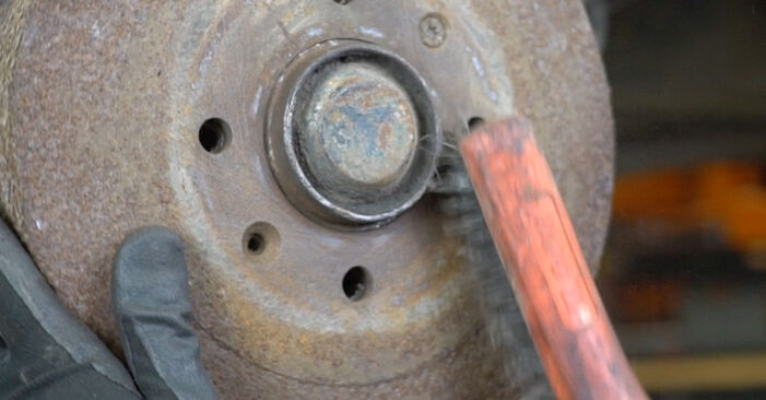 Ersetzen Sie Bremstrommel am CITROËN BERLINGO Kasten (B9) 1.6 HDi / BlueHDi 75 2011 selber
