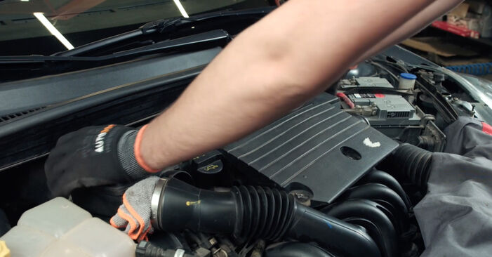 Vahetage iseseisvalt välja Escort VI Hatchback (GAL, AAL, ABL) 1.8 Turbo D 2001 Süüteküünal - online õpetus