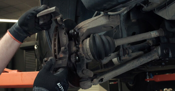 Stufenweiser Leitfaden zum Teilewechsel in Eigenregie von Ford Escort VII Kombi 2000 1.8 Turbo D Bremsscheiben