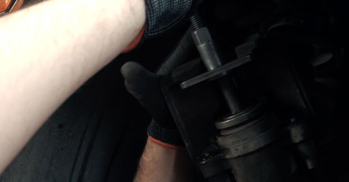 Wie problematisch ist es, selber zu reparieren: Bremsscheiben beim Ford Escort VII Kombi 1.8 D 2001 auswechseln – Downloaden Sie sich bebilderte Tutorials