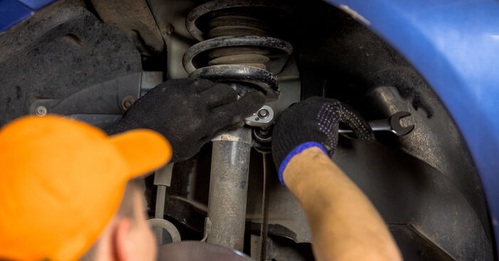 Ford Fiesta Mk5 Kastenwagen 1.6 TDCi 2009 Domlager wechseln: wie schwer ist es, selbst zu reparieren - Downloaden Sie sich illustrierte Anleitungen
