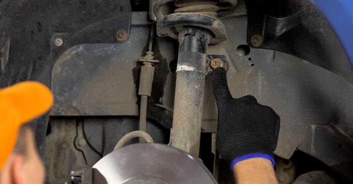 Jak zdjąć i wymienić Poduszka amortyzatora Ford Fiesta Mk5 Van 1.4 2007 - łatwe w użyciu instrukcje online