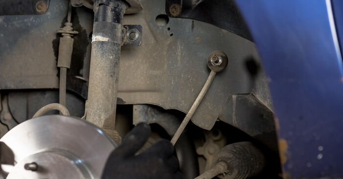 Wie problematisch ist es, selber zu reparieren: Domlager beim Ford Fiesta Mk5 Kastenwagen 1.6 TDCi 2009 auswechseln – Downloaden Sie sich bebilderte Tutorials