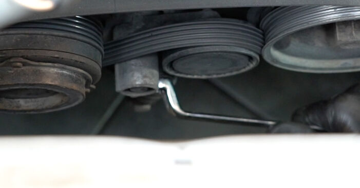 Jak odstranit BMW 3 SERIES Klinovy zebrovany remen - online jednoduché instrukce