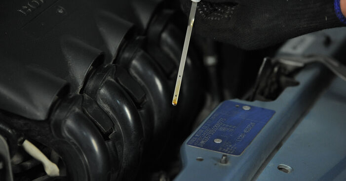 Priporočila korakov za DIY zamenjavo Honda CRX ED 1988 1.5 Oljni filter