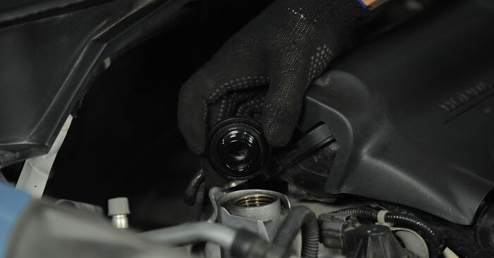 Replacing Oil Filter on HONDA JAZZ SHUTTLE (GG8, GG7, GP2) 2021 1.3 Hybrid (GP2) by yourself