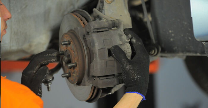 Wie lange benötigt das Auswechseln der Teile: Radlager beim Honda CR-V mk1 1995 - Detailliertes PDF-Tutorial