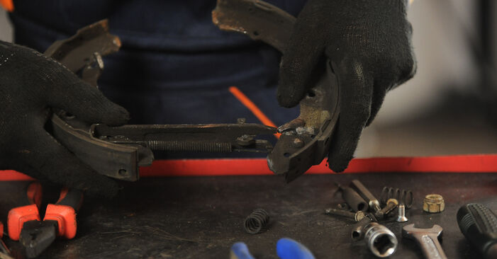 Replacing Brake Shoes on Skoda Roomster 5j 2006 1.9 TDI by yourself