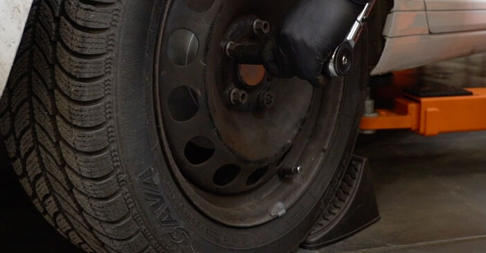 Bremsbacken beim SKODA ROOMSTER 1.9 TDI 2013 selber erneuern - DIY-Manual