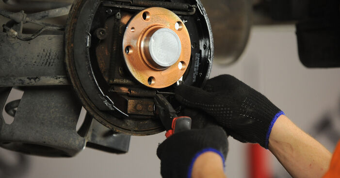 Hinweise des Automechanikers zum Wechseln von SKODA ROOMSTER Praktik (5J) 1.6 TDI 2012 Bremsbacken