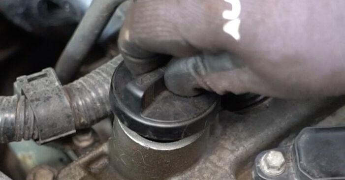 TOYOTA YARIS 1.8 VVTi (KVP91) Oil Filter replacement: online guides and video tutorials