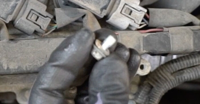 Wie lange braucht der Teilewechsel: Zündkerzen am Toyota Yaris XP9 2013 - Einlässliche PDF-Wegleitung