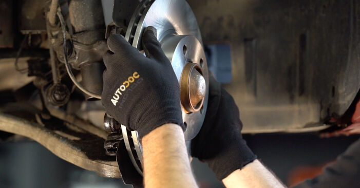 BMW Z3 Stabdžių diskas keitimas: nemokamos remonto instrukcijos