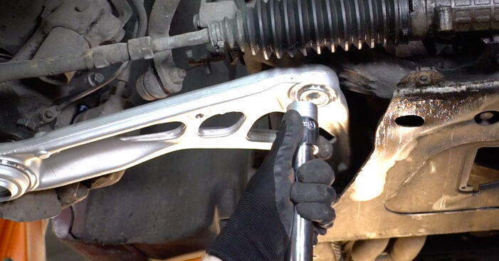Changing Control Arm on BMW 3 Touring (E46) 318 i 2002 by yourself