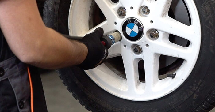 BMW 3 SERIES Piduriklotsid samm-sammulised asendamise juhend