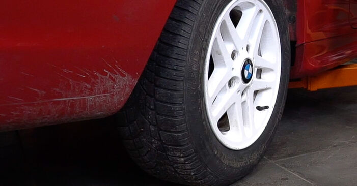 BMW 3 SERIES 318is 1.8 Remblokken vervangen: online handleidingen en tutorials