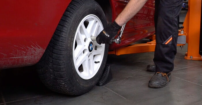 Hvor lang tid tager en udskiftning: Bremseklodser på BMW 7 SERIES - informativ PDF-manual