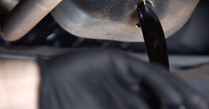 Schimbare Filtru ulei TOYOTA PRIUS C (NHP10_) 1.5 Hybrid (NHP10) 2013: manualele de atelier gratuite