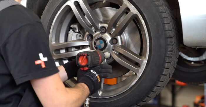 BMW 3 SERIES Variklio montavimo rėmas keitimas: nemokamos remonto instrukcijos