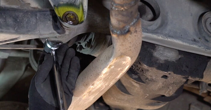 Cambio Molla Ammortizzatore posteriore (sinistro e destro) su MERCEDES-BENZ CLC CLC 250 2.5 2011. Questo manuale d'officina gratuito ti aiuterà a farlo da solo