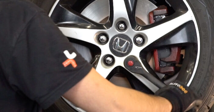 Wie schmierig ist es, selber zu reparieren: Stoßdämpfer beim Honda Accord Tourer mk8 2.4 i (CW2) 2014 wechseln – Downloaden Sie sich Bildanleitungen