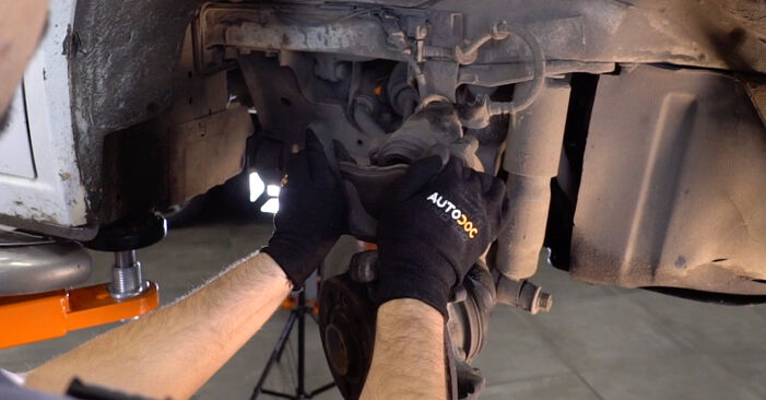 VW TRANSPORTER 2.5 TDI Brake Pads replacement: online guides and video tutorials