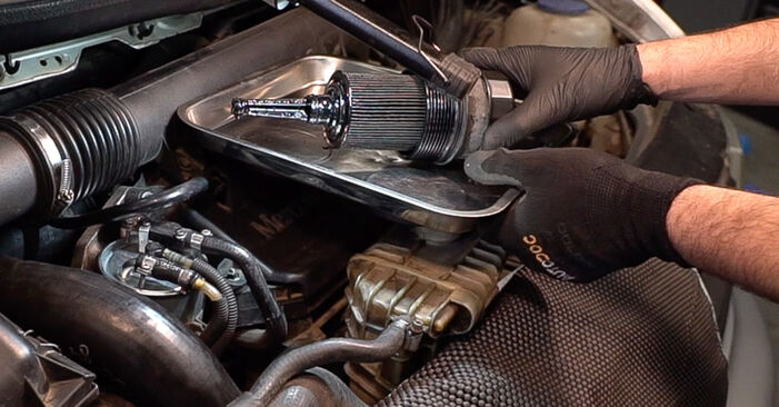 Mercedes Sprinter 906 414 CDI (906.153, 906.155, 906.253, 906.255) 2012 Ölfilter wechseln: wie schwer ist es, selbst zu reparieren - Downloaden Sie sich illustrierte Anleitungen