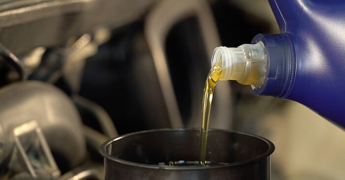 Udskiftning af Oliefilter på MERCEDES-BENZ SPRINTER ved gør-det-selv