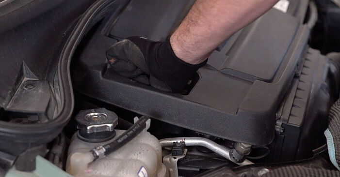 Wie man Ölfilter beim Fiat 500 Cabrio 2009 wechselt - Gratis PDF- und Video-Tutorials