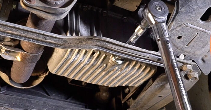 Sostituire Filtro Olio su FIAT PUNTO Cabriolet (176C) 1.2 16V 85 1994 non è più un problema con il nostro tutorial passo-passo