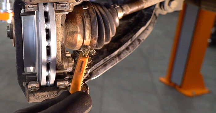 How to change Brake Pads on FIAT Bravo II Van (198) 2013 - tips and tricks