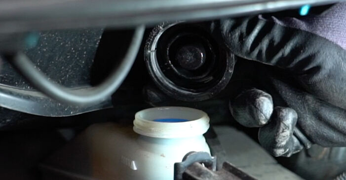 Wie Bremsbeläge beim Toyota Yaris xp13 2010 gewechselt werden - Unentgeltliche PDF- und Videoanweisungen