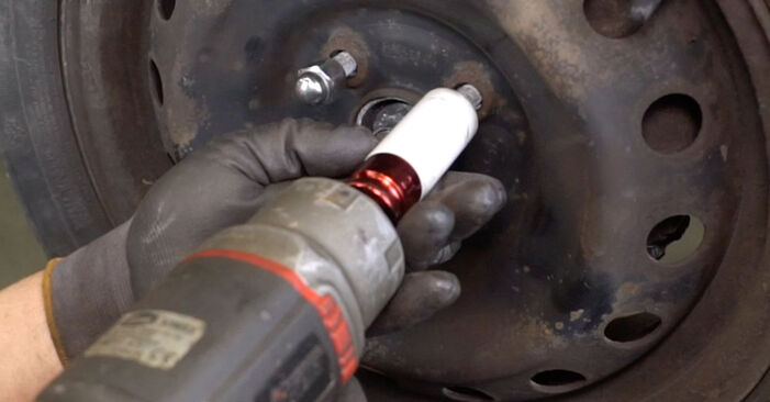 Toyota Yaris xp13 1.3 (NSP130_) 2012 Bremsscheiben wechseln: Kostenfreie Reparaturwegleitungen