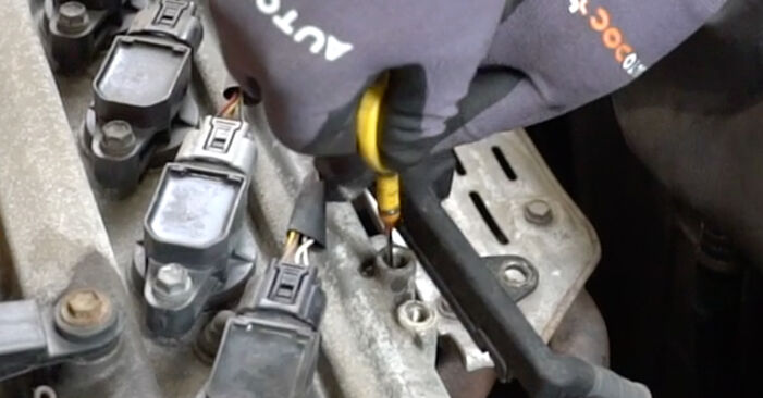 TOYOTA COROLLA 1.8 (ZRE142, ZRE152) Spark Plug replacement: online guides and video tutorials