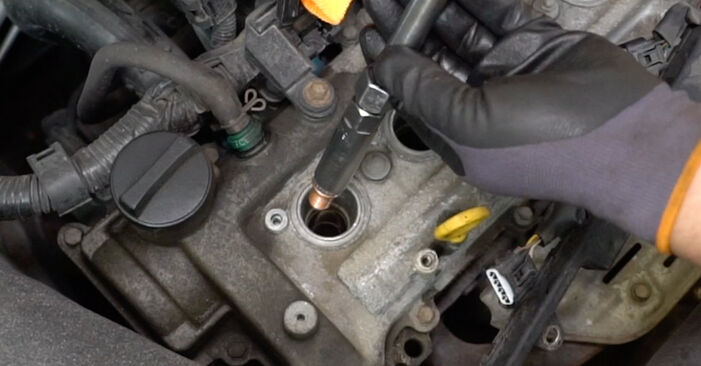 Changing Spark Plug on TOYOTA Echo Saloon (_P1_) 1.5 (NCP12_) 2002 by yourself