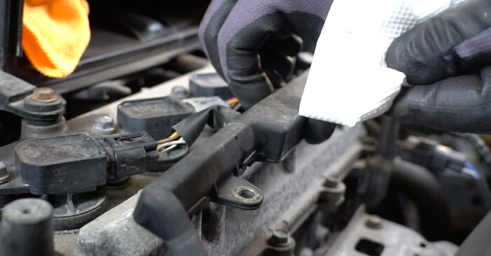 Wie lange braucht der Teilewechsel: Zündkerzen am Toyota Prado J120 2010 - Einlässliche PDF-Wegleitung