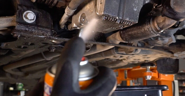 Wie schmierig ist es, selber zu reparieren: Ölfilter beim Fiat 500X 1.4 (334AXC1B) 2020 wechseln – Downloaden Sie sich Bildanleitungen
